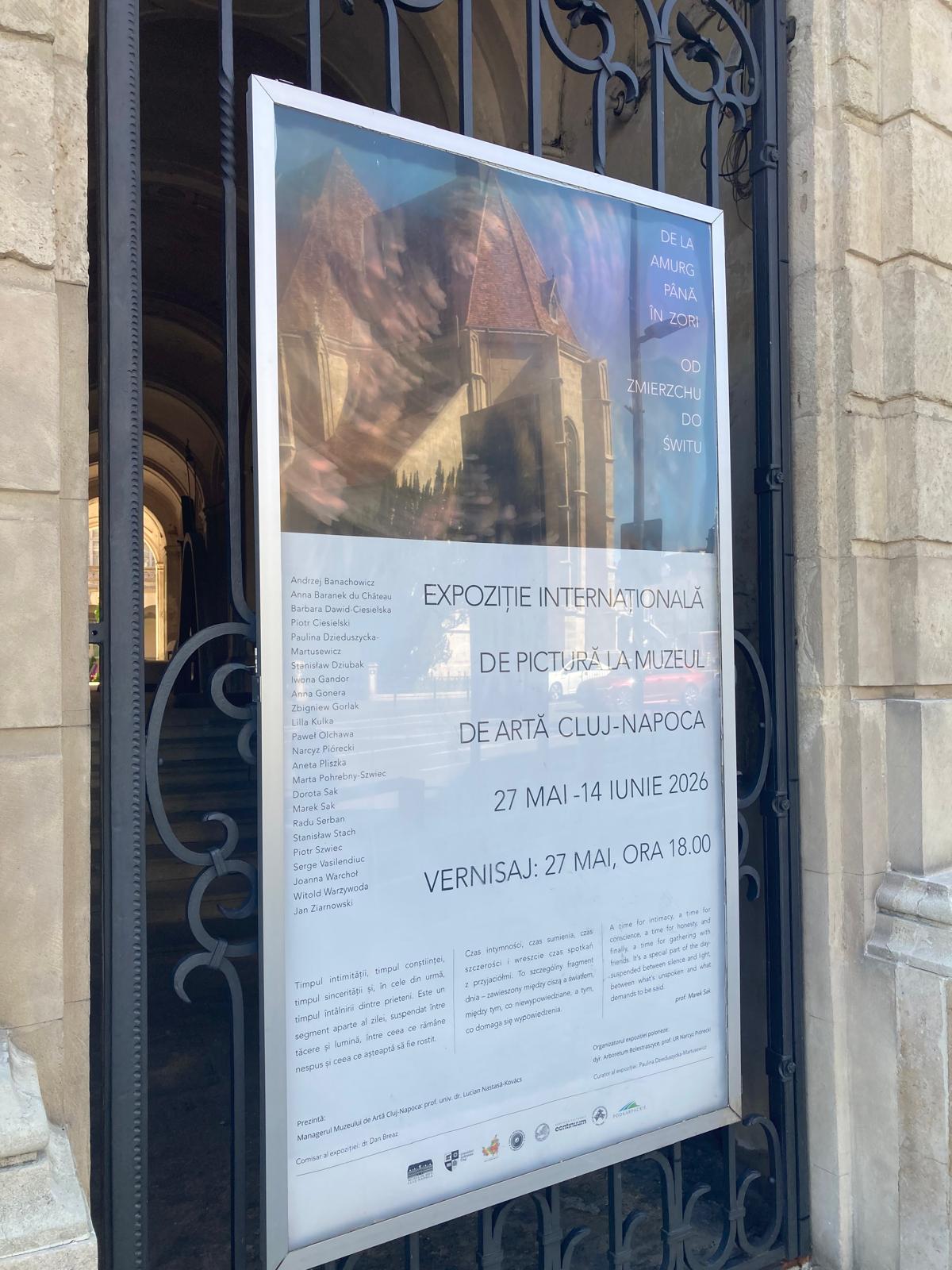 Zdjęcie afiszu przed Muzeum